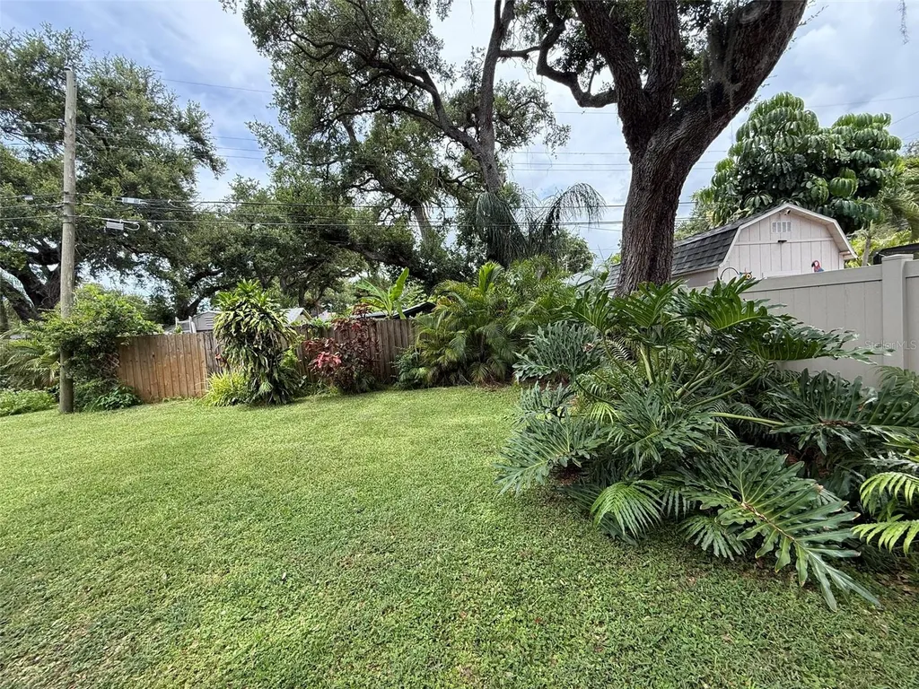 8239 26th Avenue N St Petersburg FL 33710