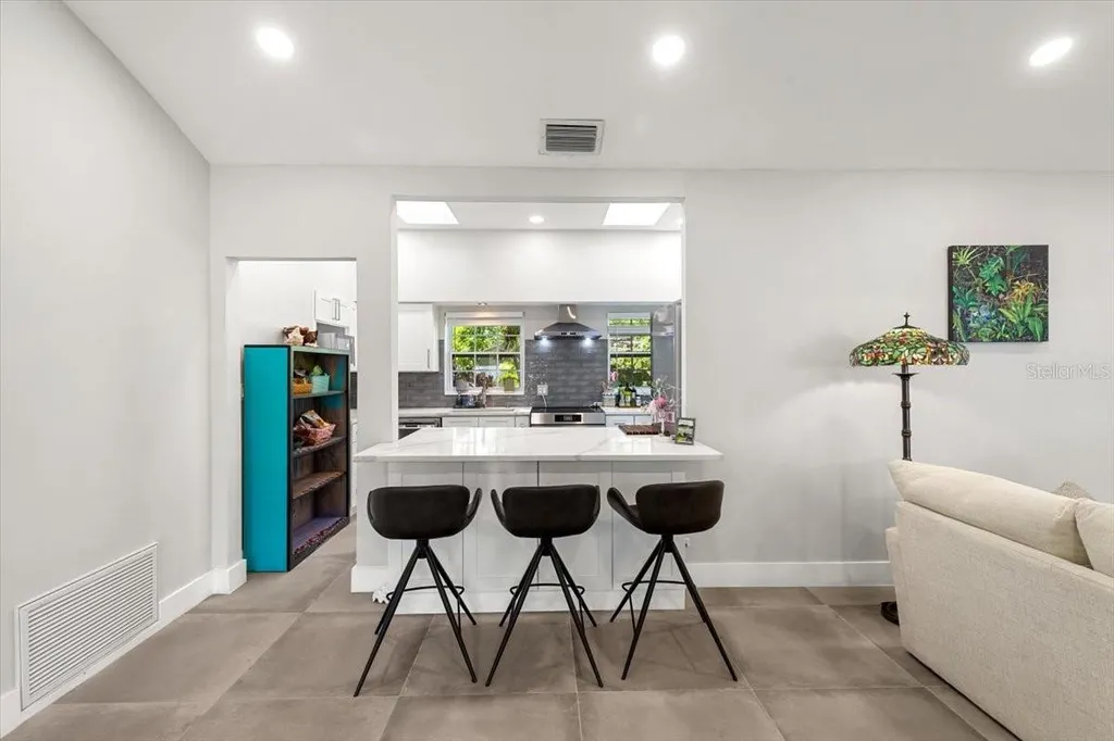 8239 26th Avenue N St Petersburg FL 33710