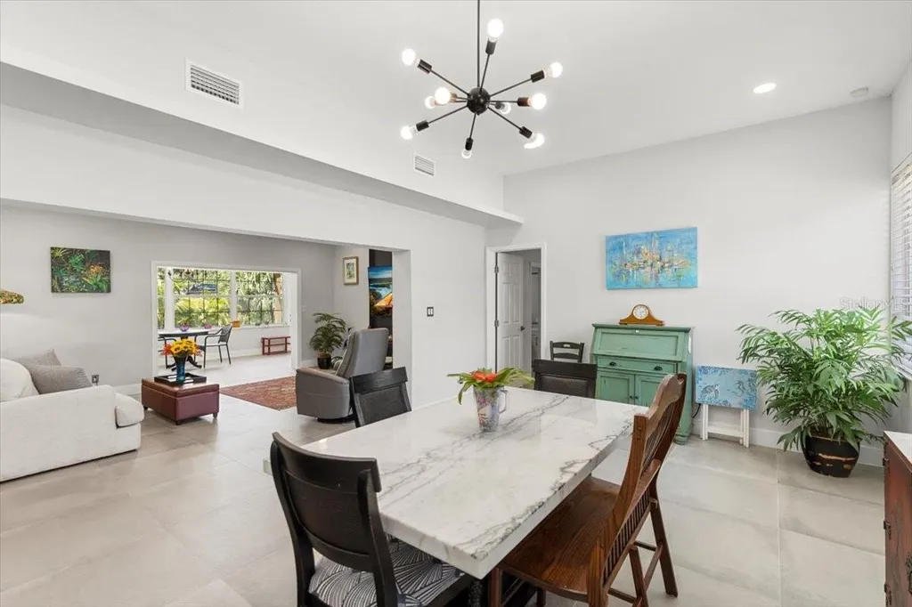 8239 26th Avenue N St Petersburg FL 33710