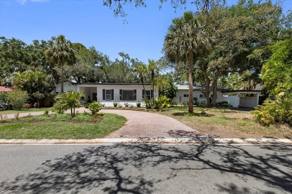 8239 26th Avenue N St Petersburg FL 33710