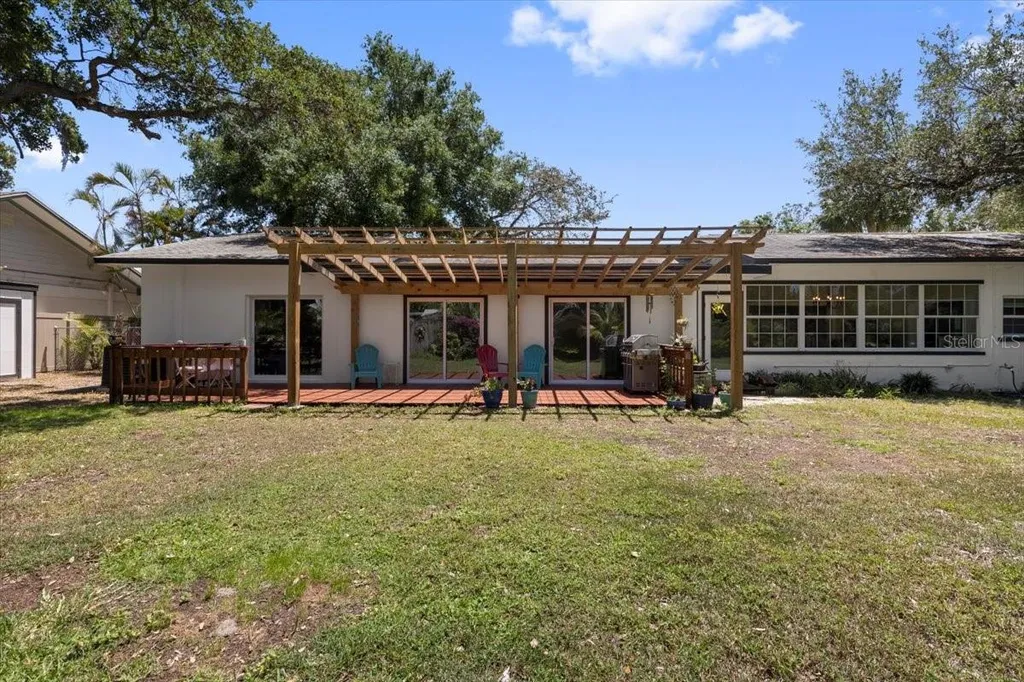 8239 26th Avenue N St Petersburg FL 33710