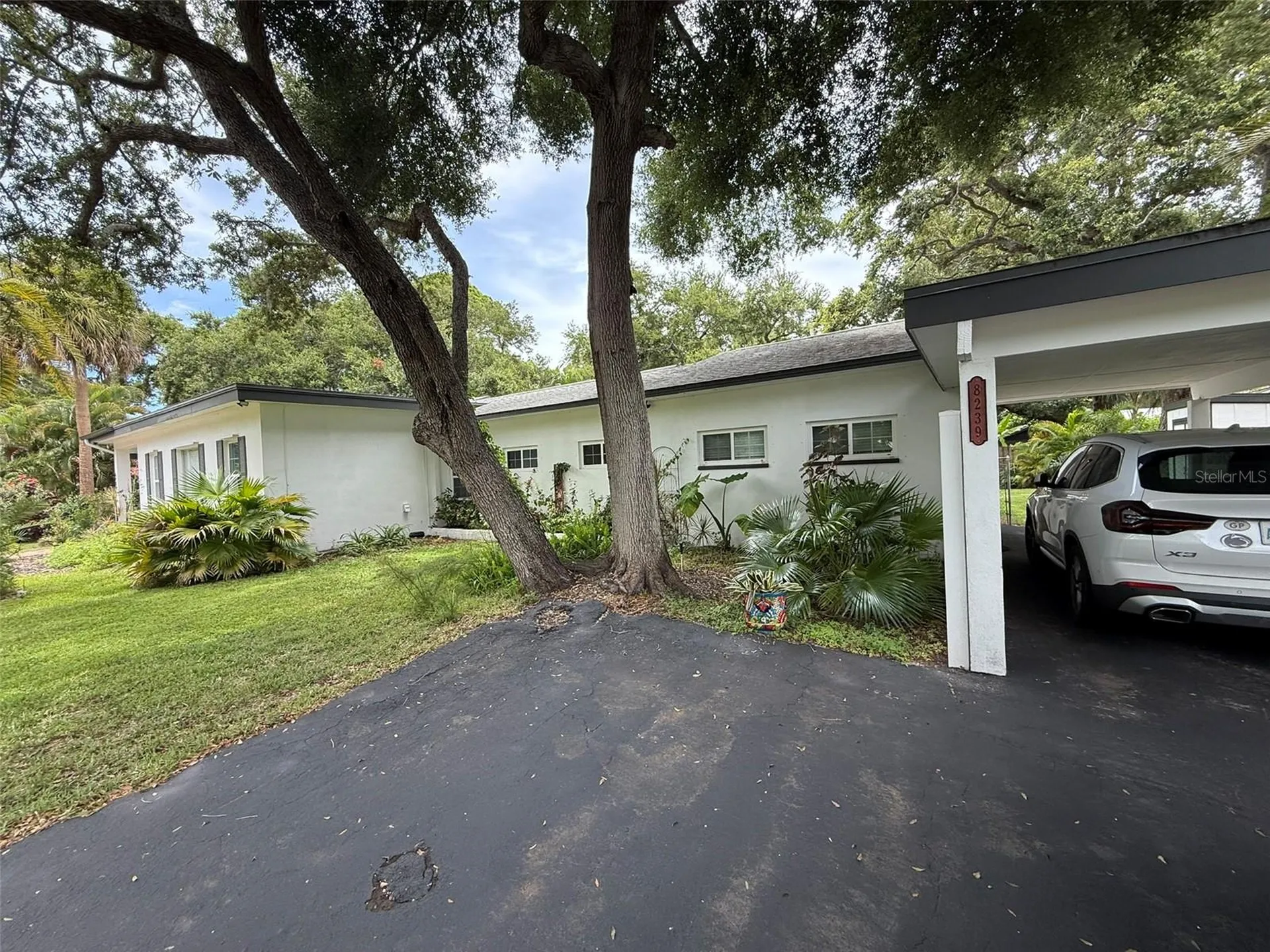 8239 26th Avenue N St Petersburg FL 33710
