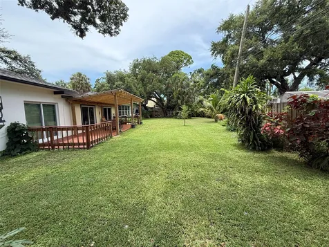 8239 26th Avenue N St Petersburg FL 33710