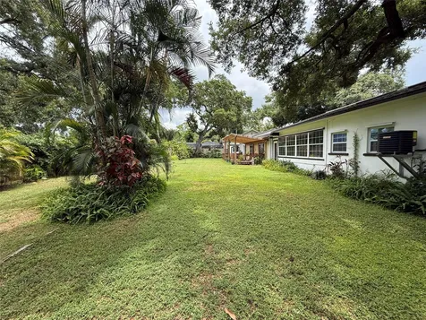 8239 26th Avenue N St Petersburg FL 33710