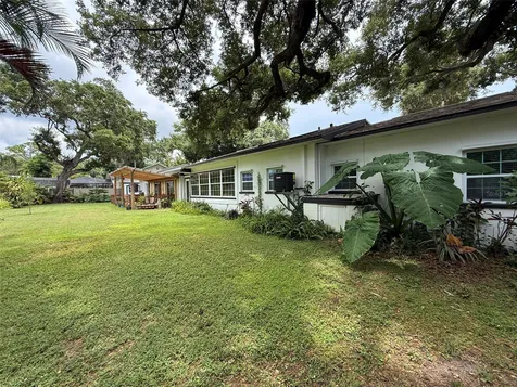 8239 26th Avenue N St Petersburg FL 33710