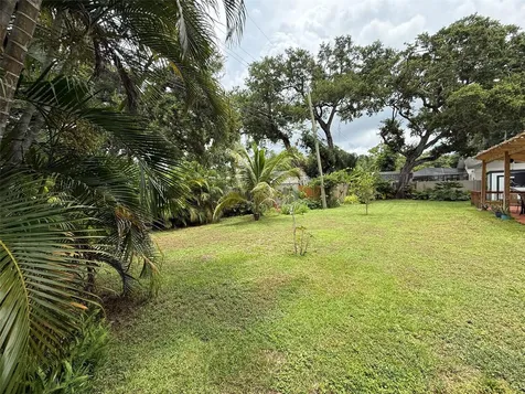 8239 26th Avenue N St Petersburg FL 33710