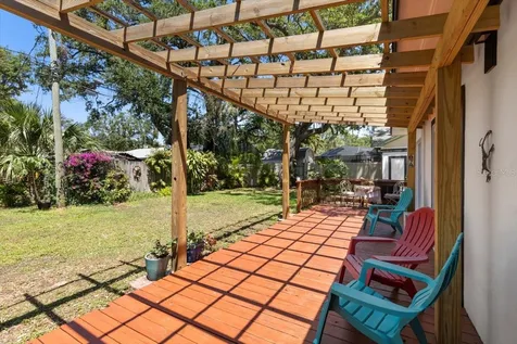 8239 26th Avenue N St Petersburg FL 33710