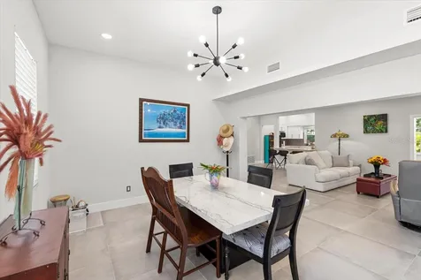 8239 26th Avenue N St Petersburg FL 33710