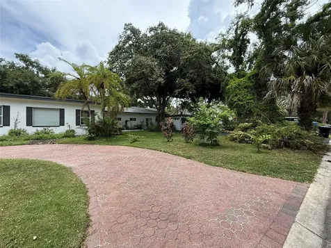 8239 26th Avenue N St Petersburg FL 33710