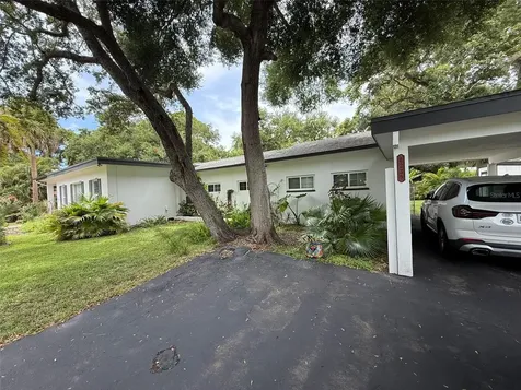 8239 26th Avenue N St Petersburg FL 33710