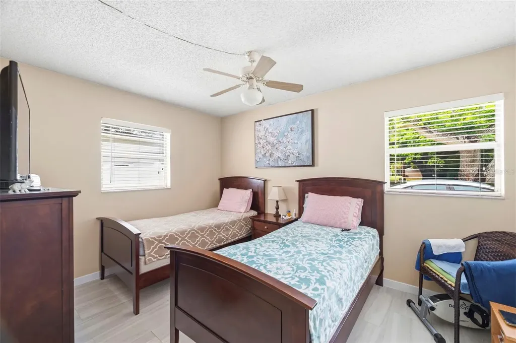 615 2nd Avenue NE Largo FL 33770