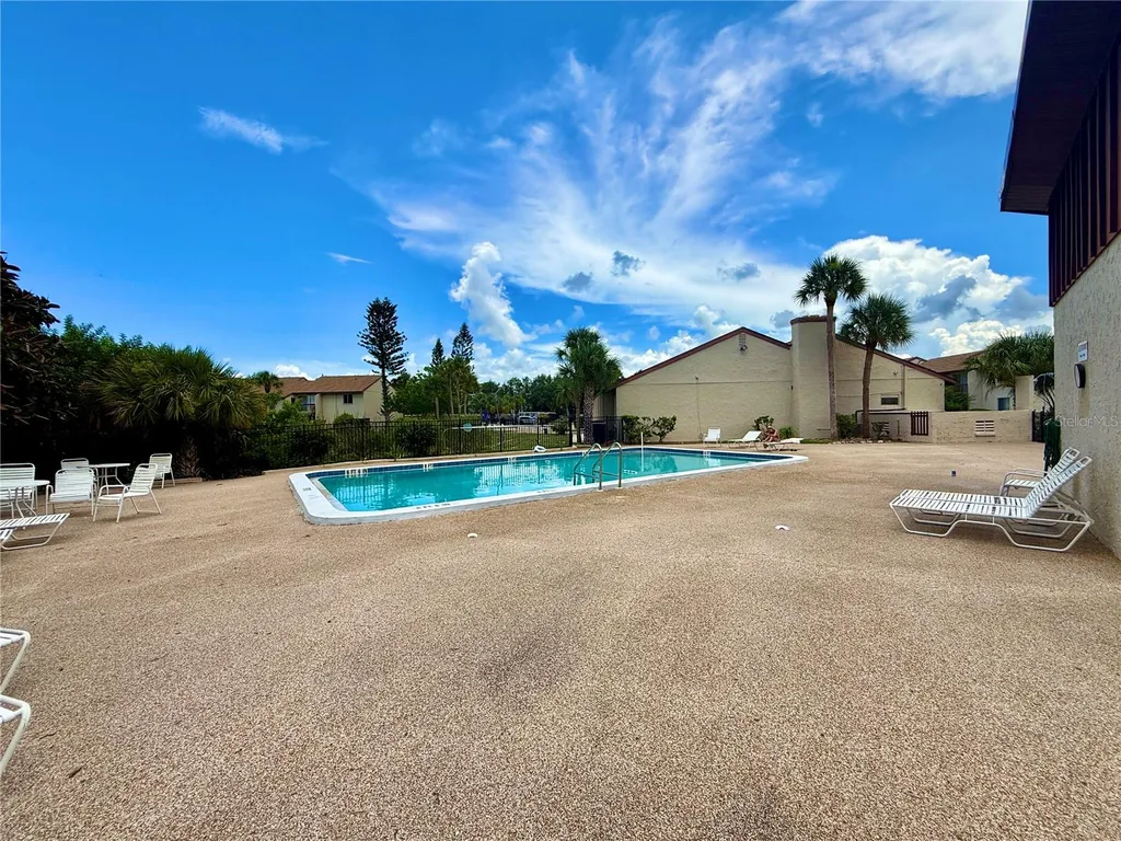 2612 Hidden Lake Drive N Sarasota FL 34237