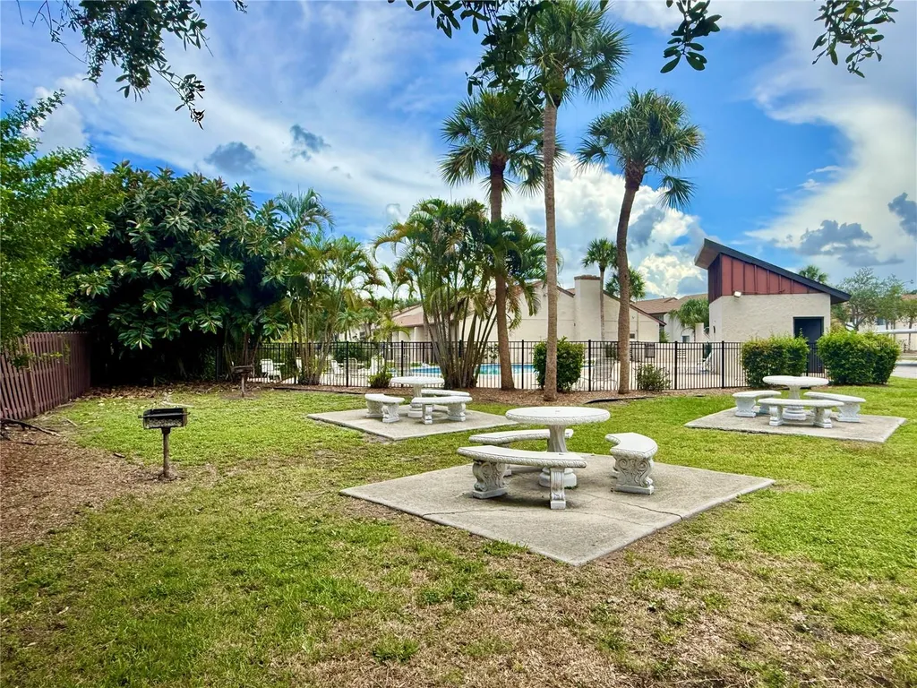 2612 Hidden Lake Drive N Sarasota FL 34237