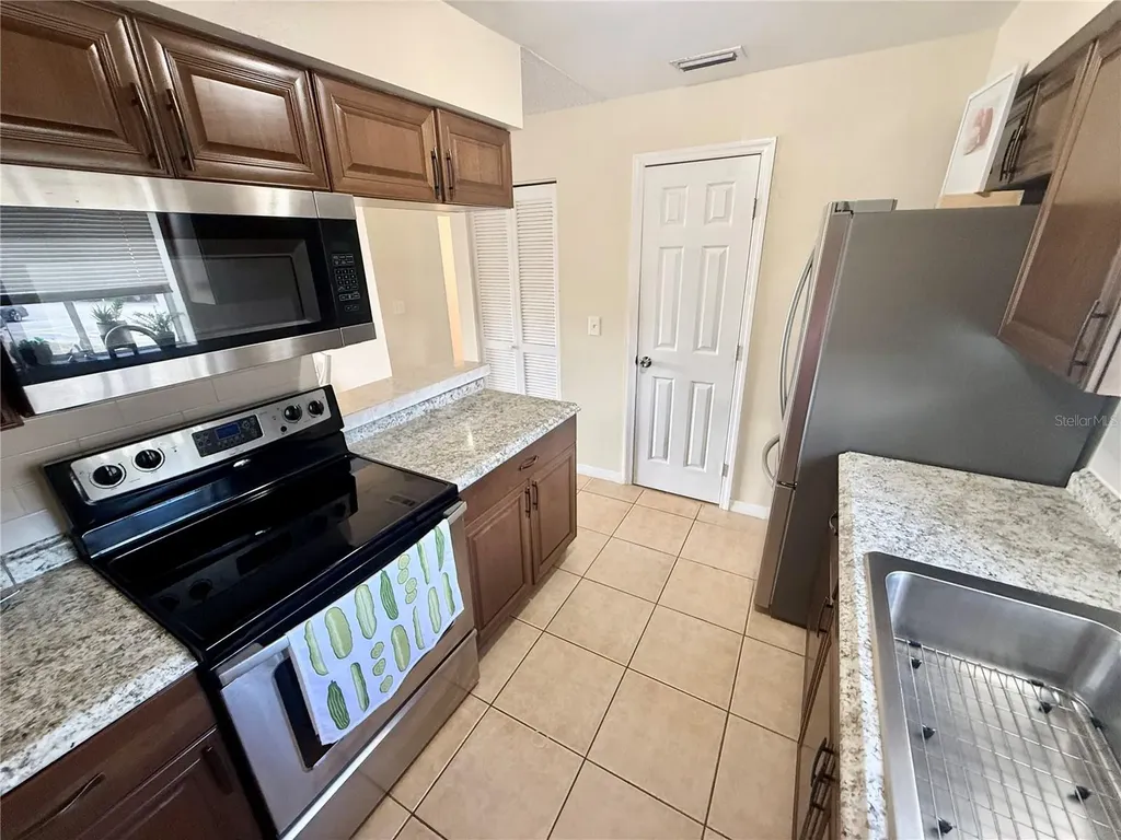 2612 Hidden Lake Drive N Sarasota FL 34237