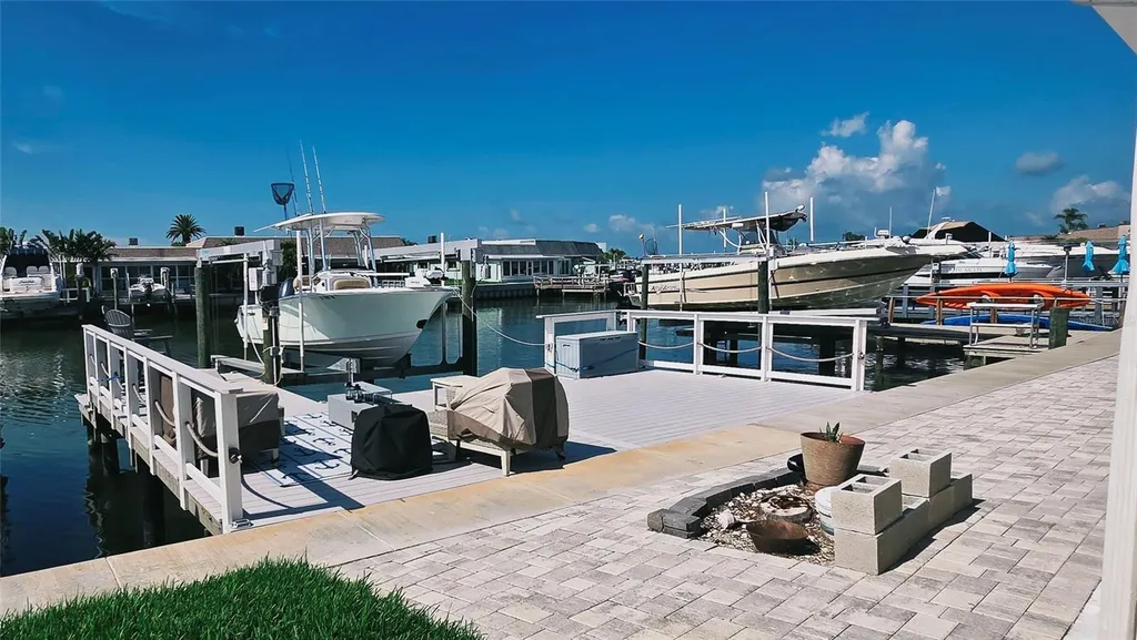338 Boca Ciega Point Boulevard N St Petersburg FL 33708