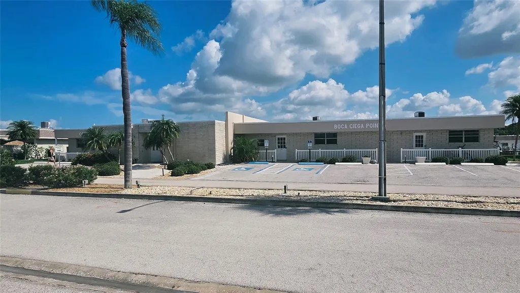 338 Boca Ciega Point Boulevard N St Petersburg FL 33708