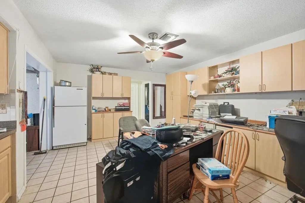 6448 30th Avenue N St Petersburg FL 33710