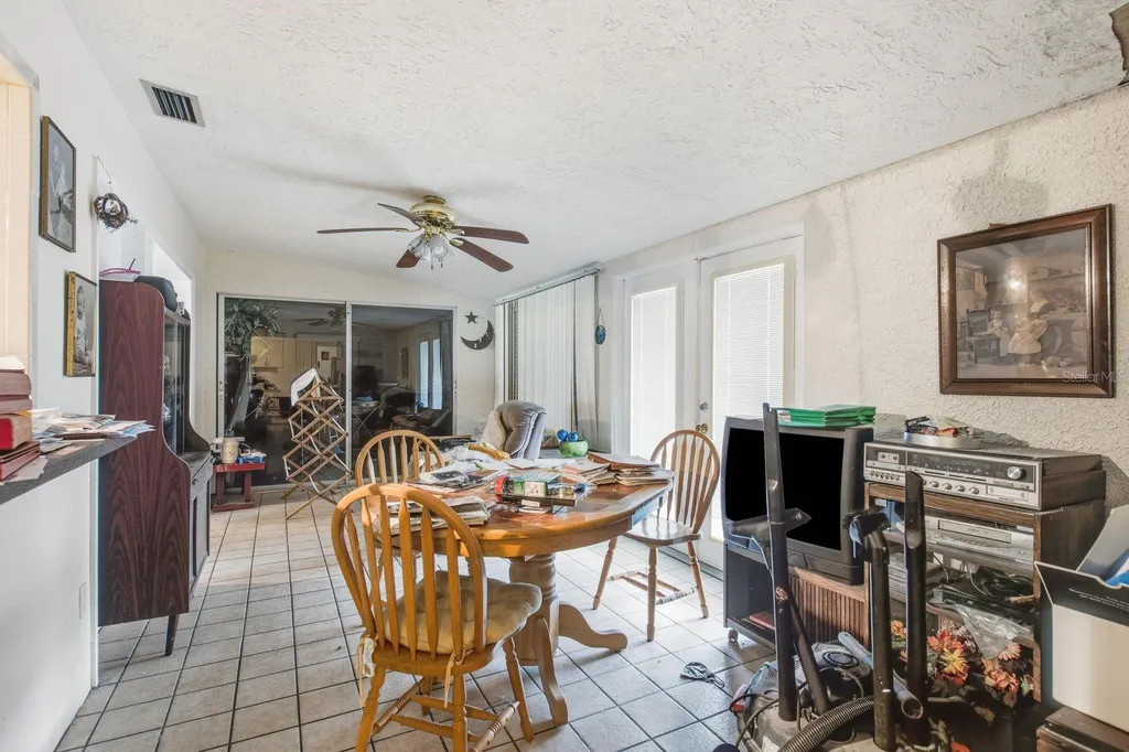 6448 30th Avenue N St Petersburg FL 33710