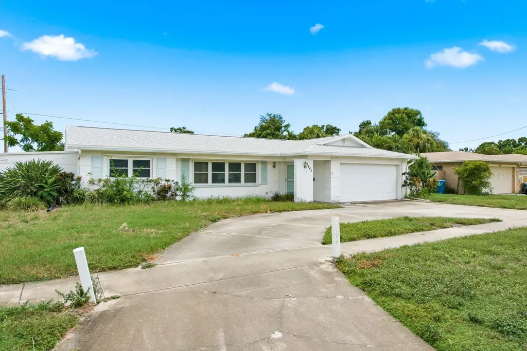 6448 30th Avenue N St Petersburg FL 33710