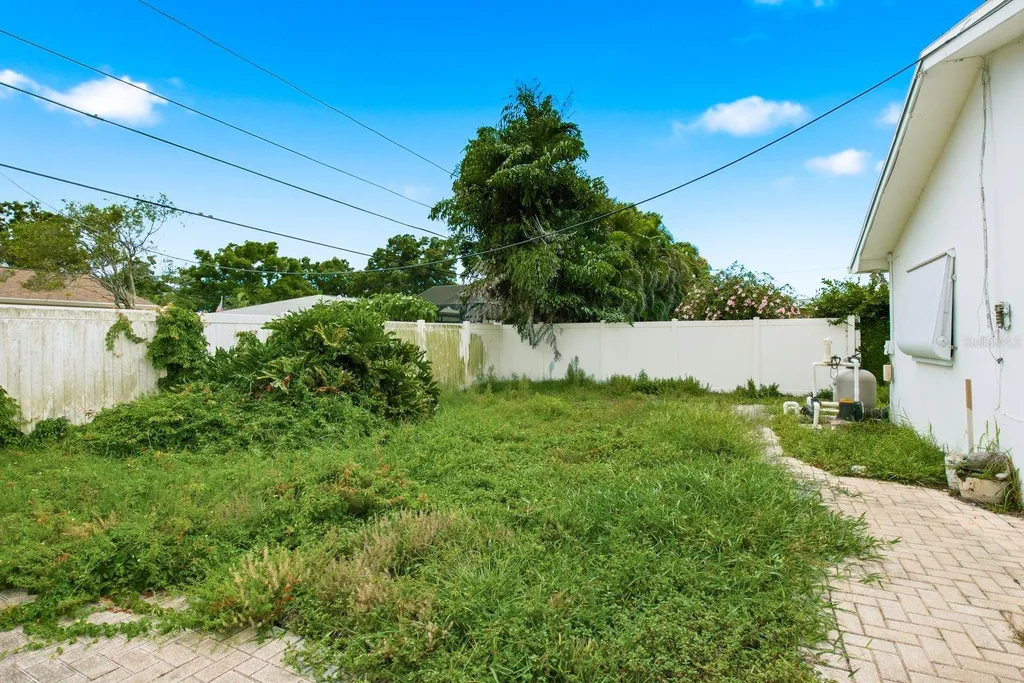 6448 30th Avenue N St Petersburg FL 33710