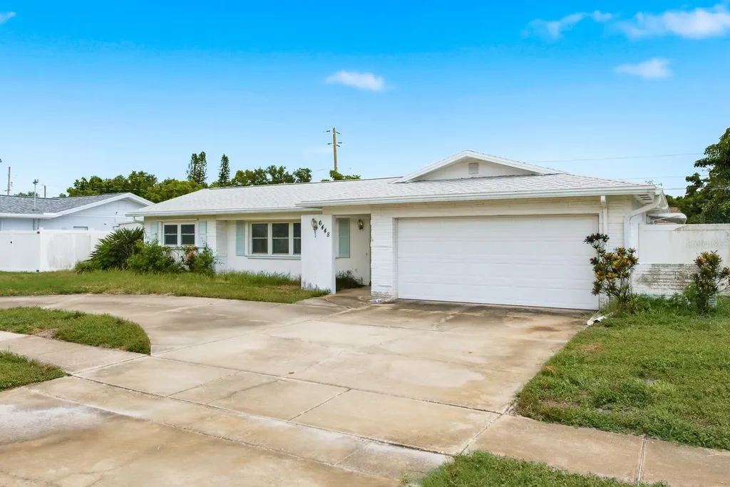 6448 30th Avenue N St Petersburg FL 33710