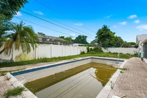 6448 30th Avenue N St Petersburg FL 33710