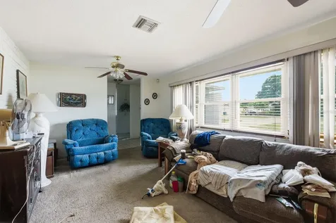 6448 30th Avenue N St Petersburg FL 33710