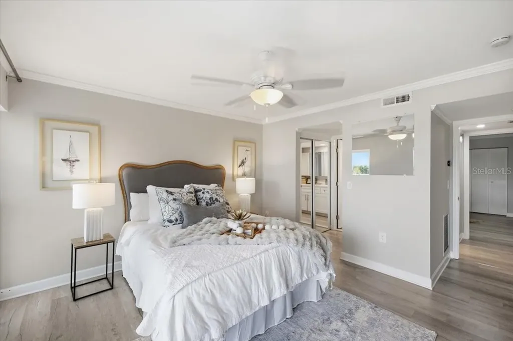 4908 38th Way S St Petersburg FL 33711