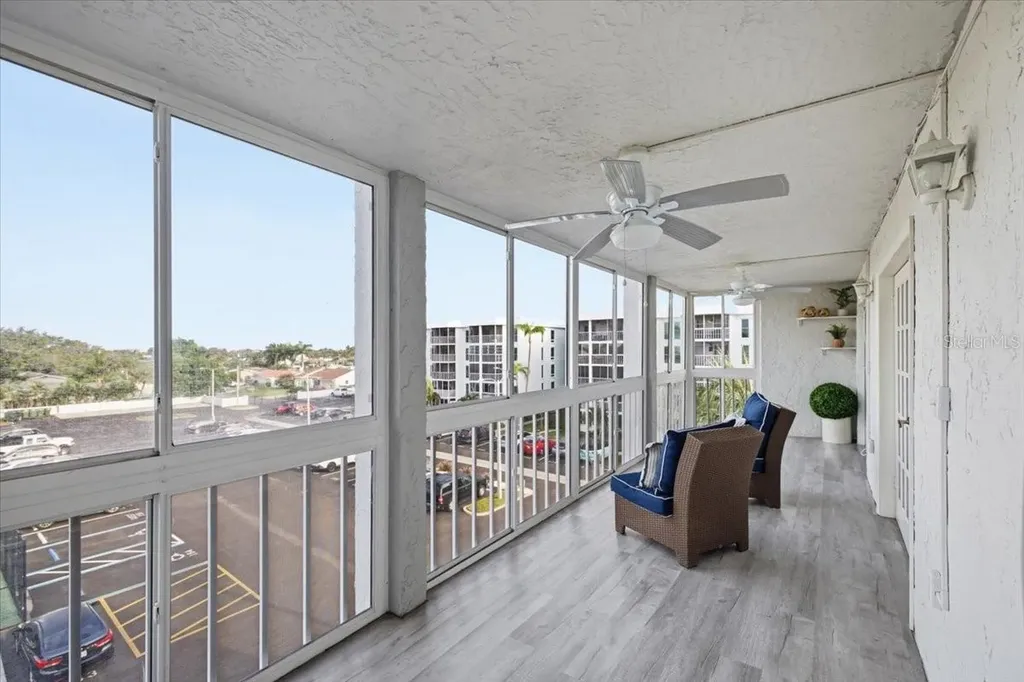 4908 38th Way S St Petersburg FL 33711