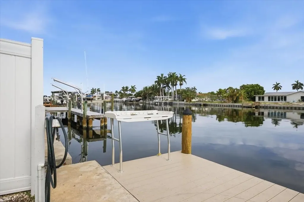 4908 38th Way S St Petersburg FL 33711