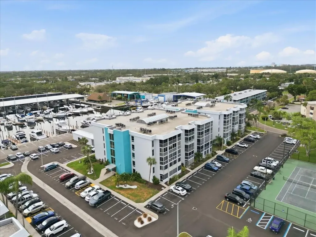 4908 38th Way S St Petersburg FL 33711