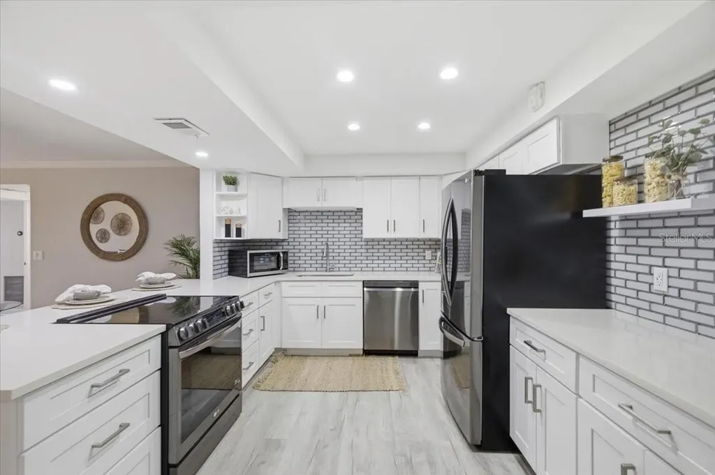 4908 38th Way S St Petersburg FL 33711