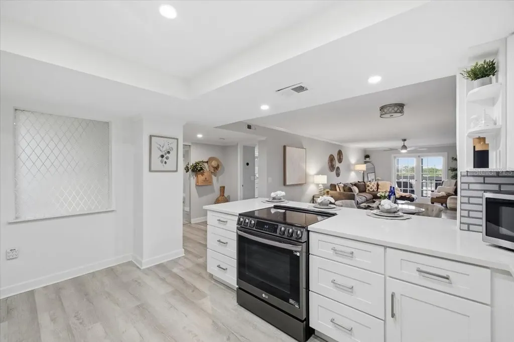 4908 38th Way S St Petersburg FL 33711