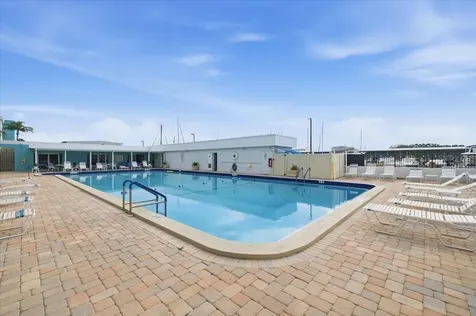 4908 38th Way S St Petersburg FL 33711