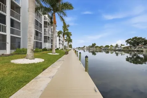 4908 38th Way S St Petersburg FL 33711