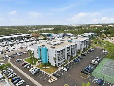 4908 38th Way S St Petersburg FL 33711