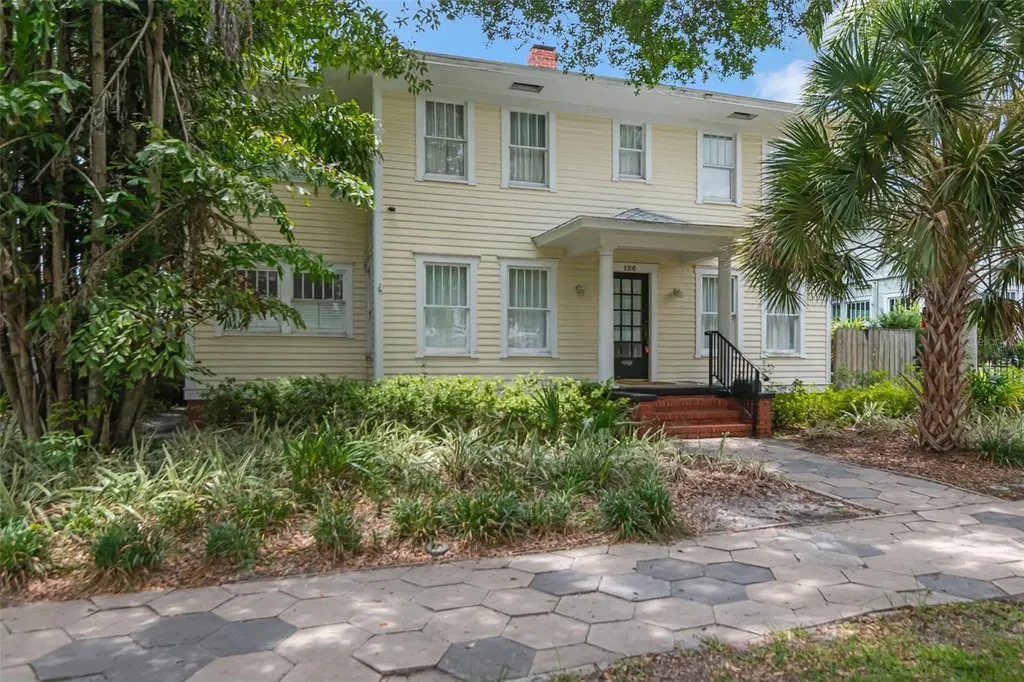 126 8th Avenue NE St Petersburg FL 33701