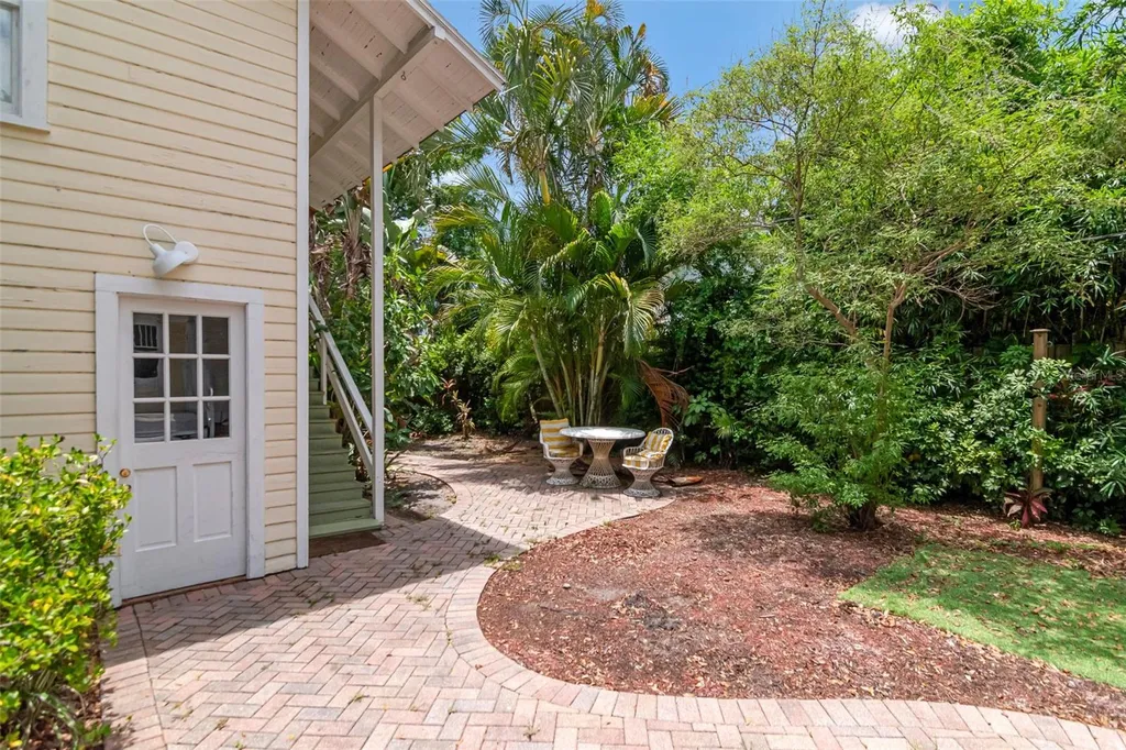 126 8th Avenue NE St Petersburg FL 33701