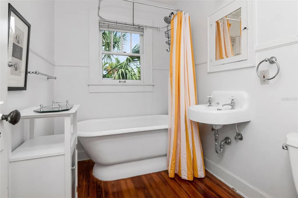 126 8th Avenue NE St Petersburg FL 33701