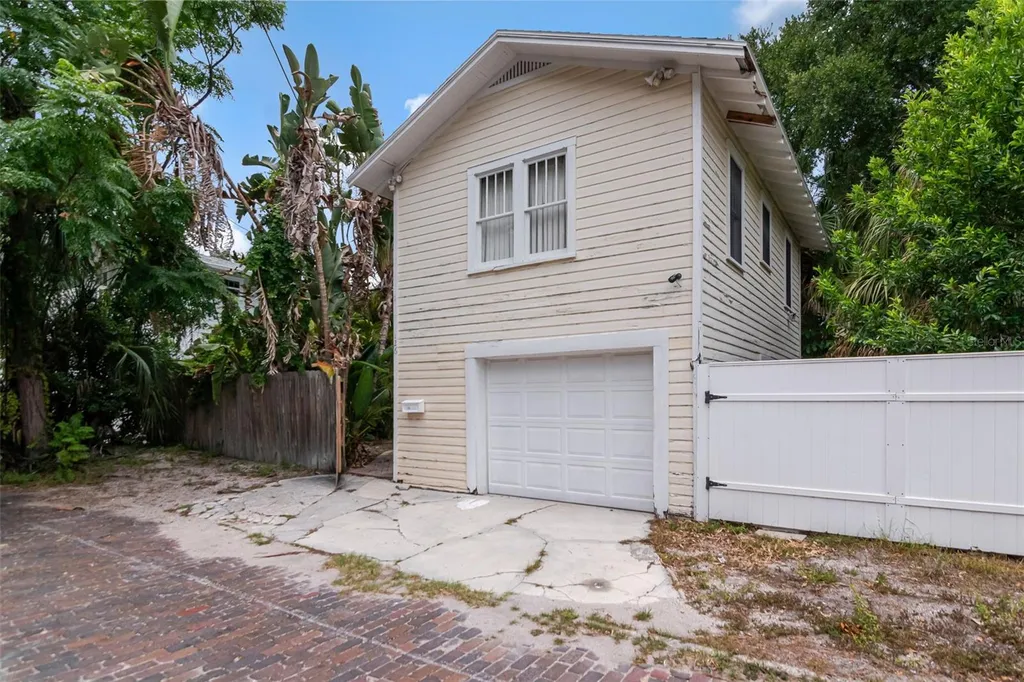 126 8th Avenue NE St Petersburg FL 33701