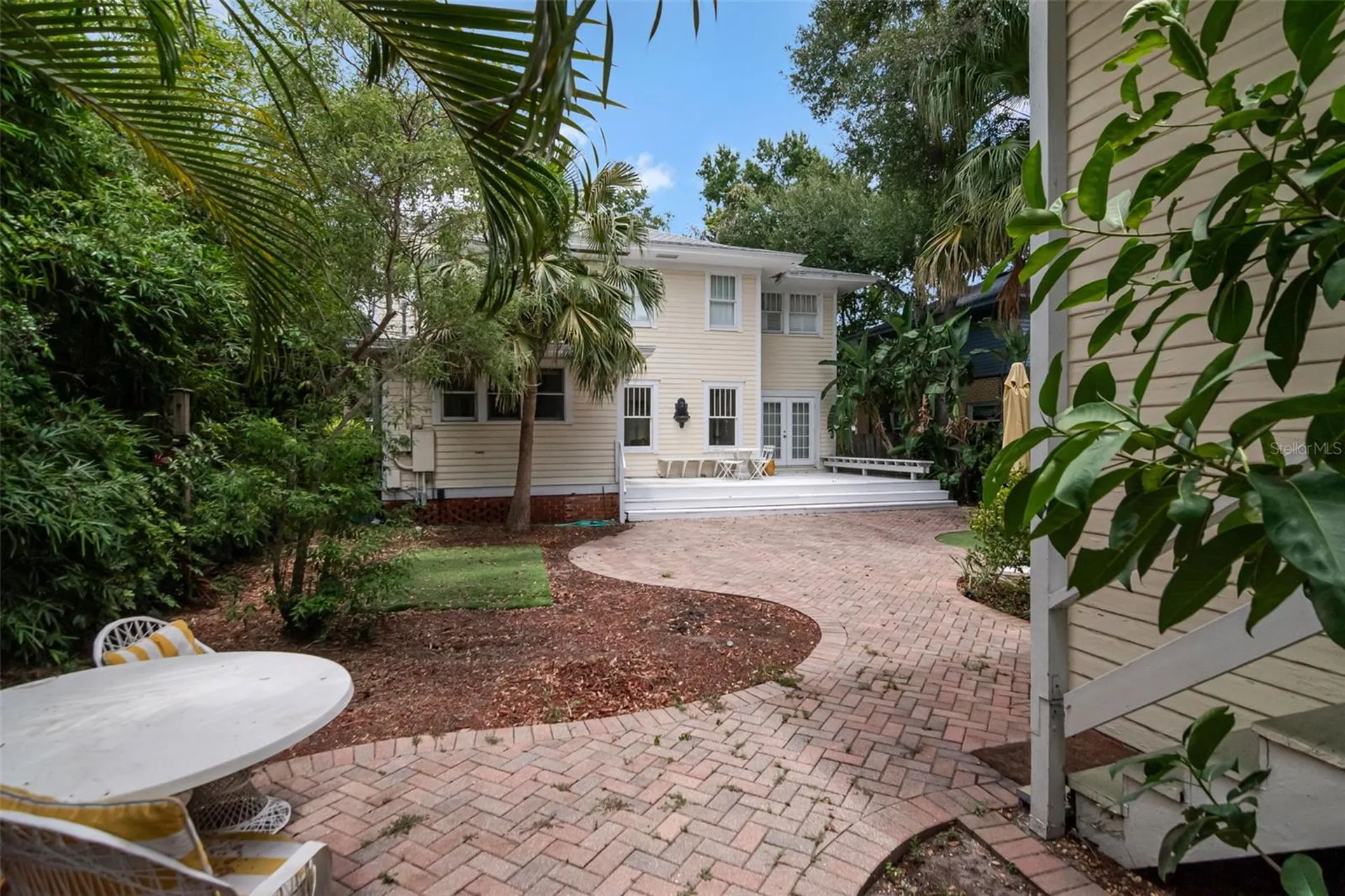 126 8th Avenue NE St Petersburg FL 33701