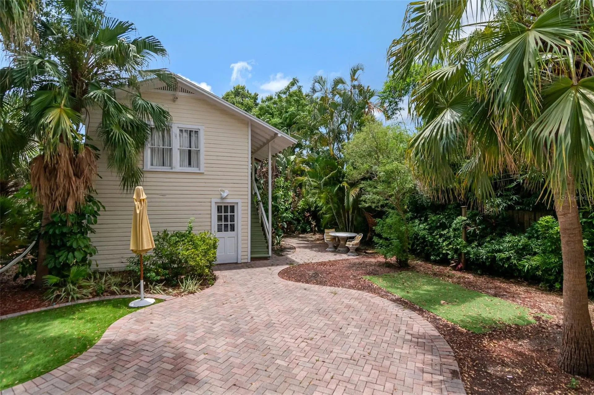 126 8th Avenue NE St Petersburg FL 33701