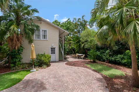 126 8th Avenue NE St Petersburg FL 33701