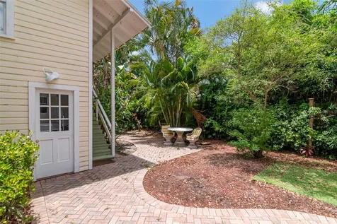 126 8th Avenue NE St Petersburg FL 33701