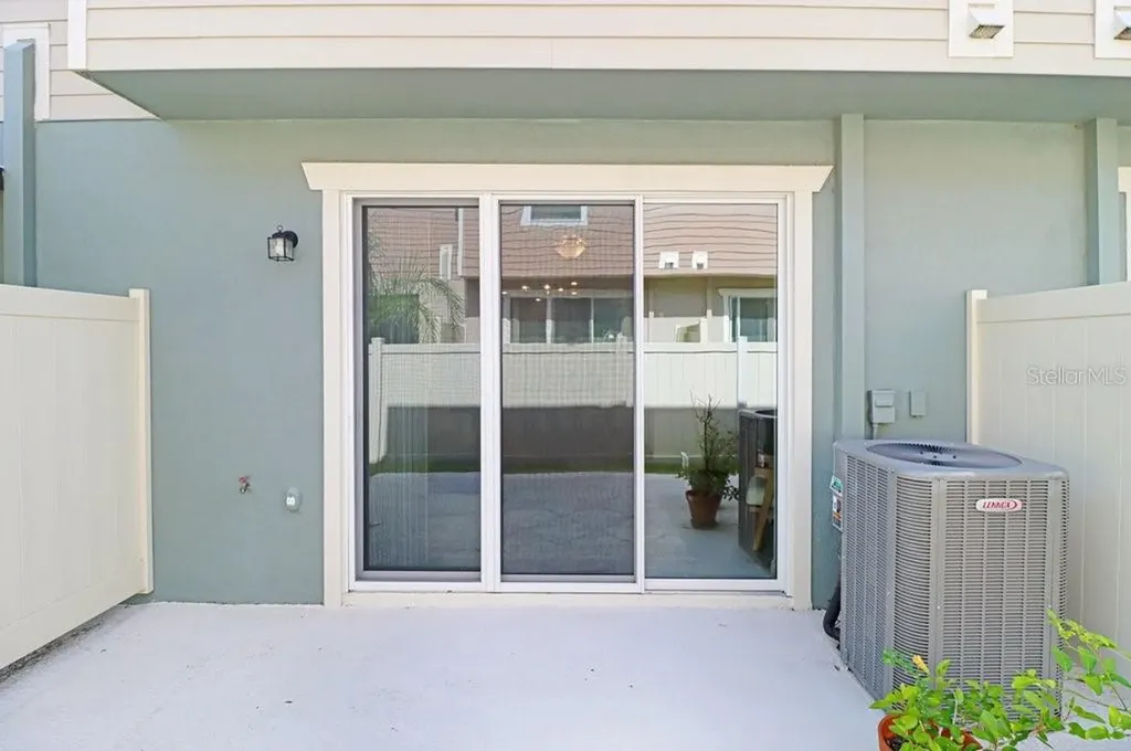 5036 Blue Latan Lane Tampa FL 33610