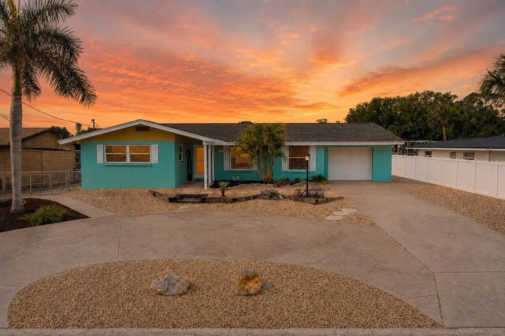 9907 Royal Palm Drive Bradenton FL 34210