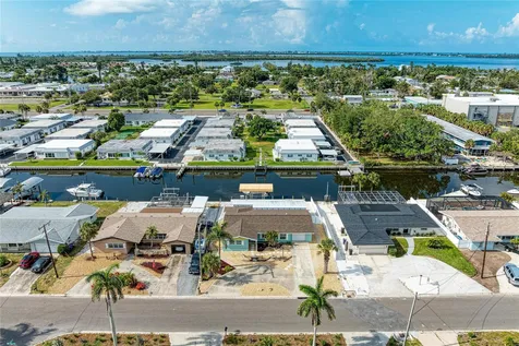 9907 Royal Palm Drive Bradenton FL 34210