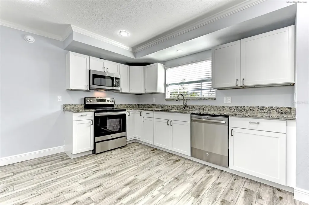 1106 Southern Pine Lane Sarasota FL 34243