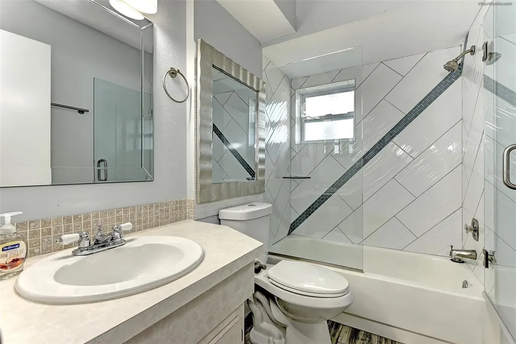 1106 Southern Pine Lane Sarasota FL 34243