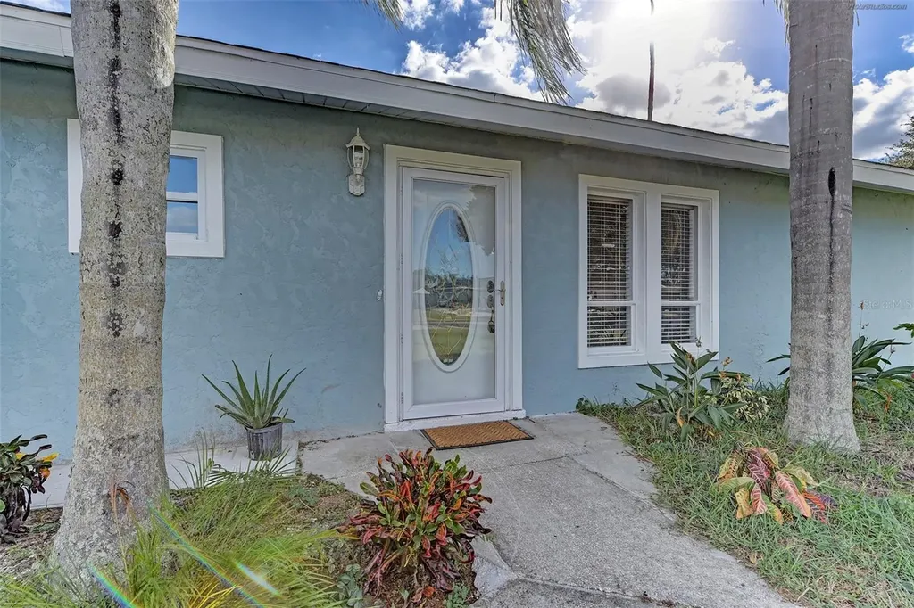1106 Southern Pine Lane Sarasota FL 34243